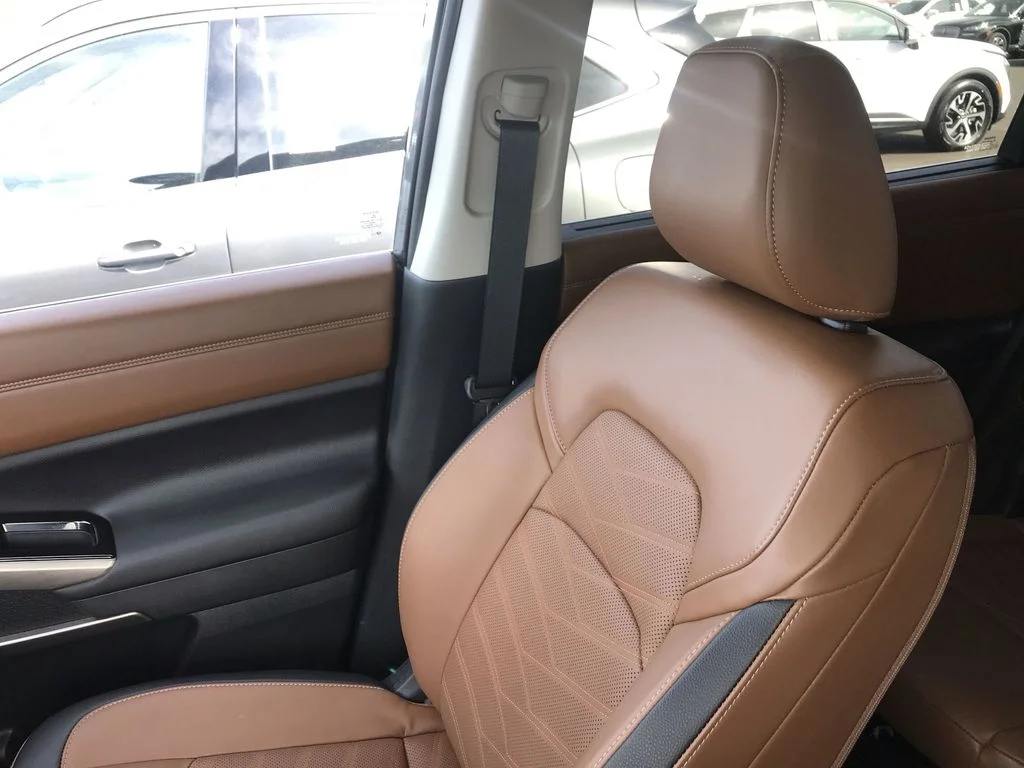 Used 2024 Gray Nissan Platinum image 24