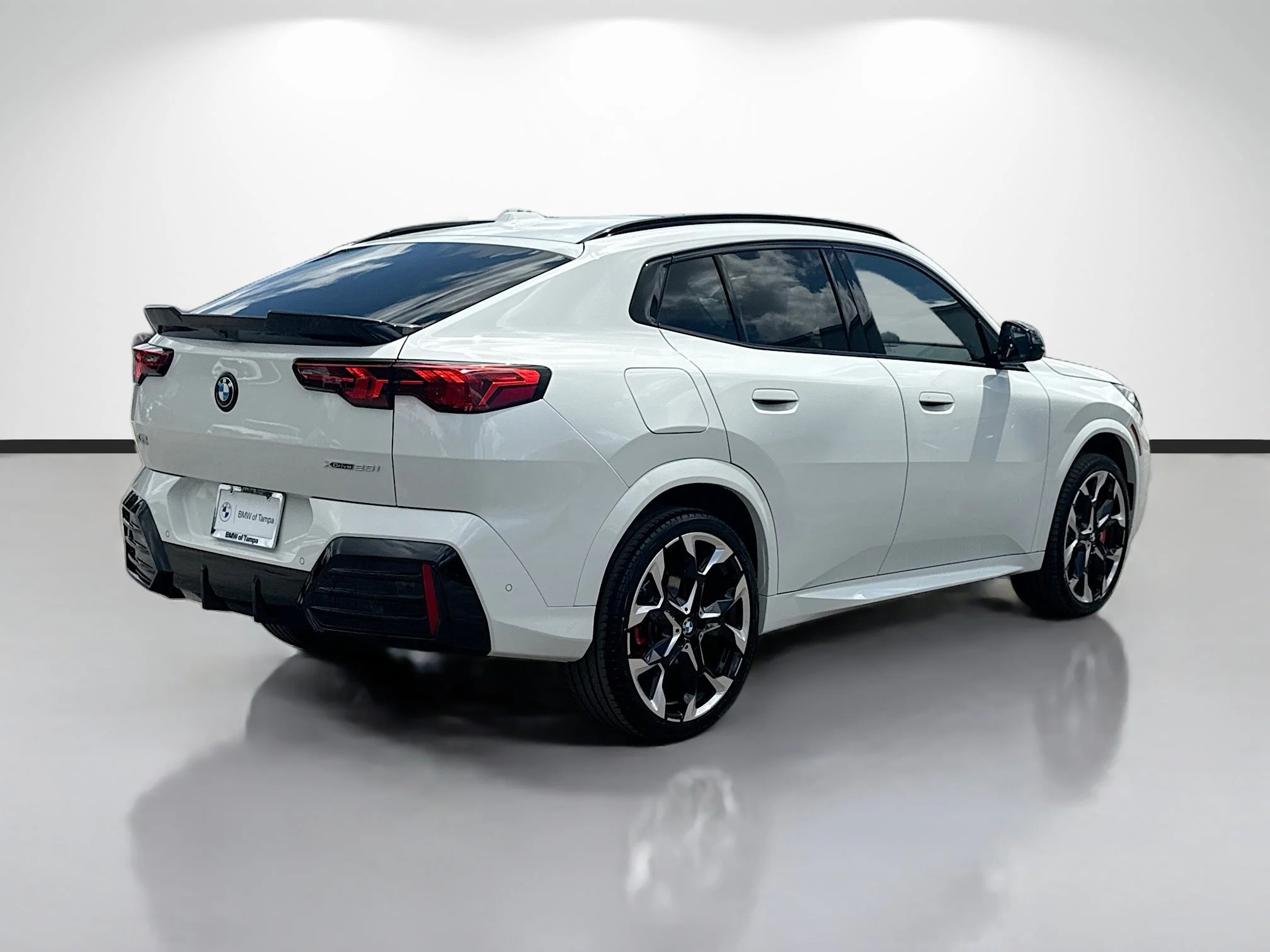 New 2026 Alpine White BMW xDrive28i image 3