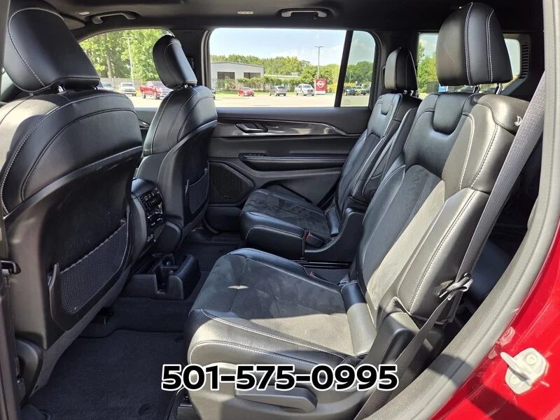 Used 2023 Velvet JEEP ALTITUDE 4X4 image 13
