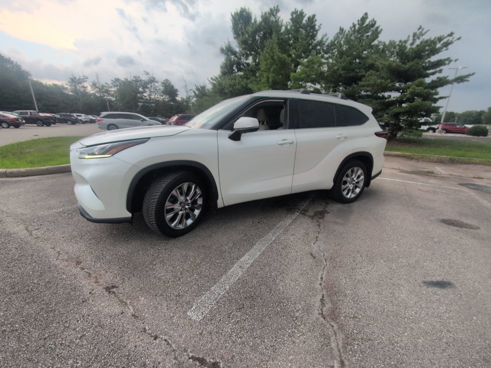 Used 2020 Blizzard Pearl Toyota Limited image 13