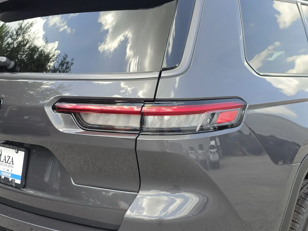 New 2026 Baltic Gray Metallic Clear-Coat Exterior Paint Jeep Altitude image 8