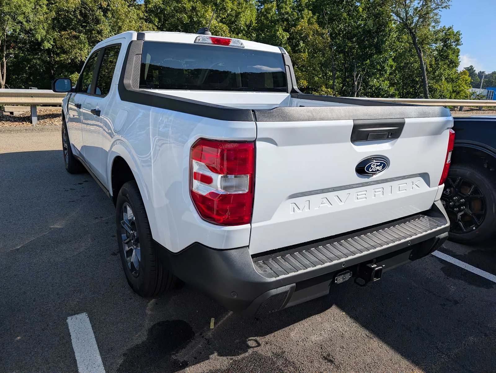New 2026 Oxford White Ford XLT image 9