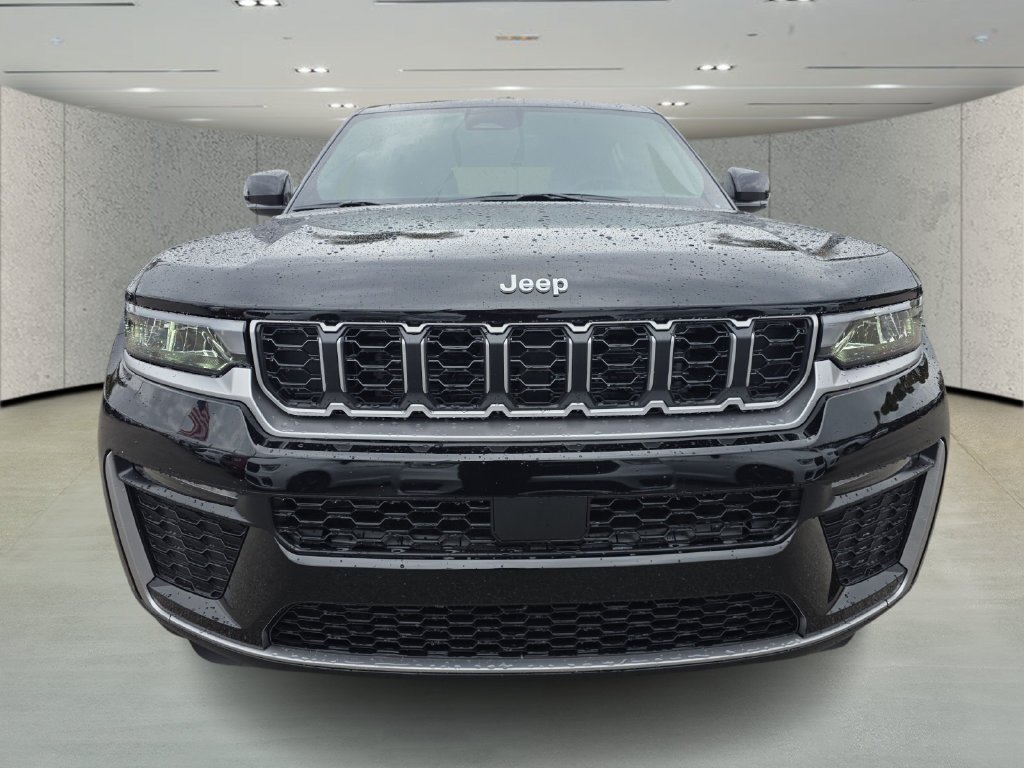 New 2026 Diamond Black Crystal Pearl-Coat Exterior Paint Jeep Limited image 2