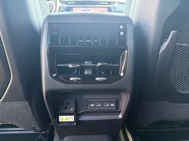 New 2027 White Jeep Laredo Altitude image 50