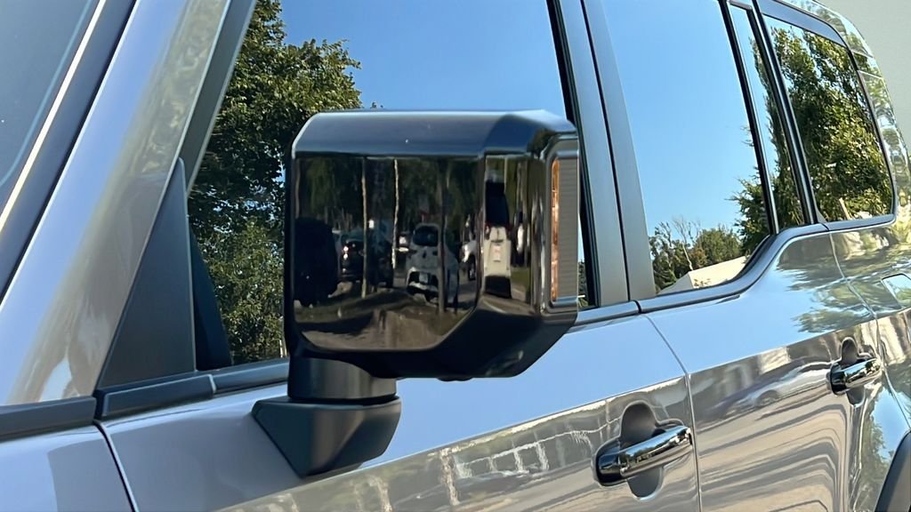 Used 2025  Toyota Base image 27