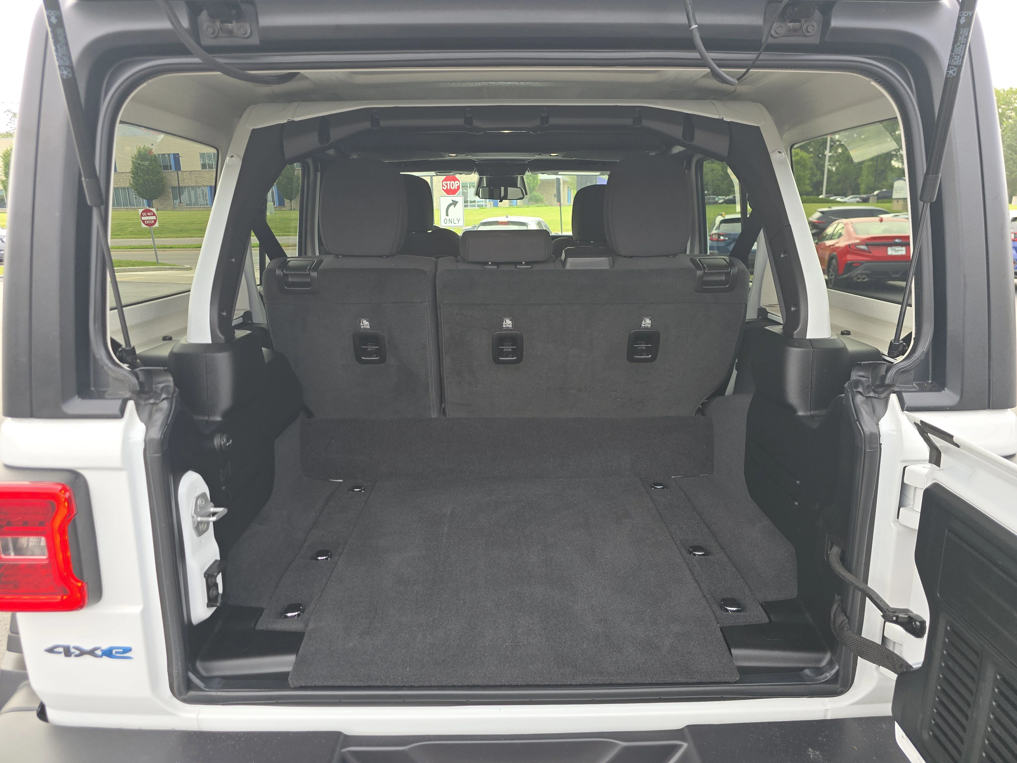 Used 2025 Bright White Clearcoat Jeep Rubicon image 16