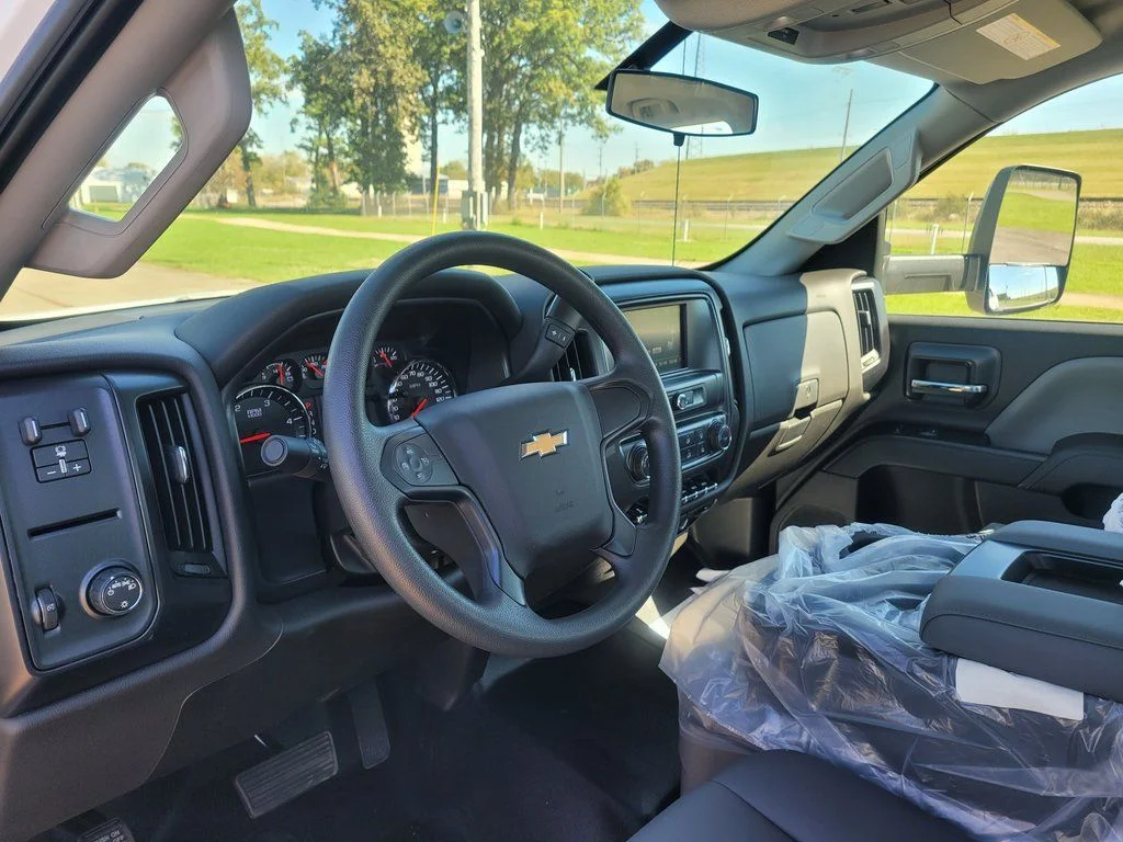 Used 2023  Chevrolet  image 9
