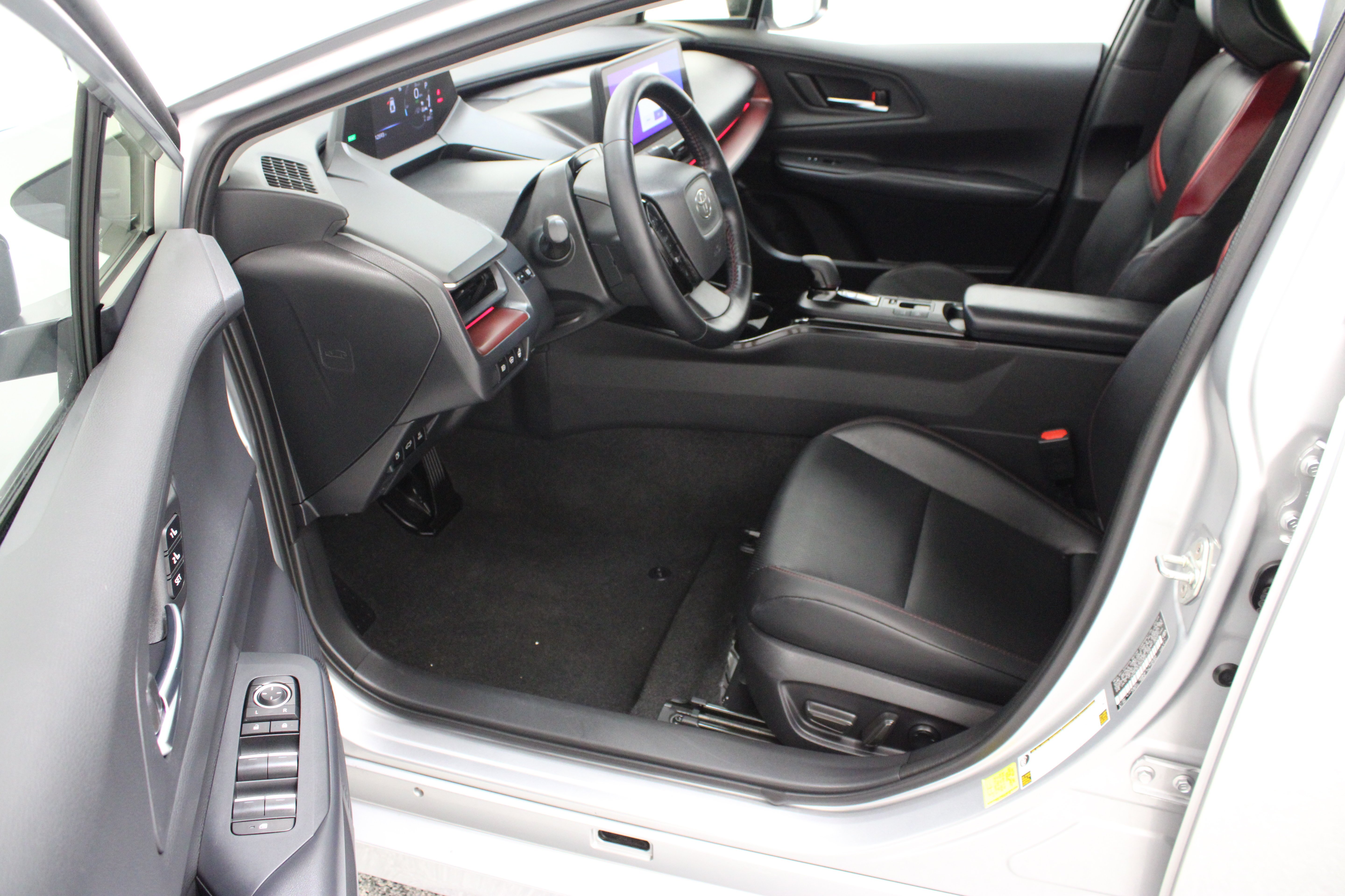 Certified Used 2024 Cutting Edge Toyota XSE Premium 2.0L/Electric image 14