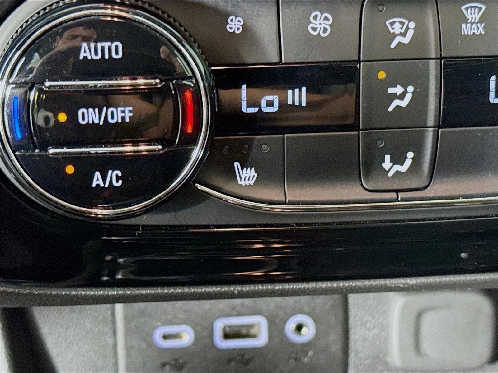Used 2023 Ebony Twilight Metallic Buick Select image 20