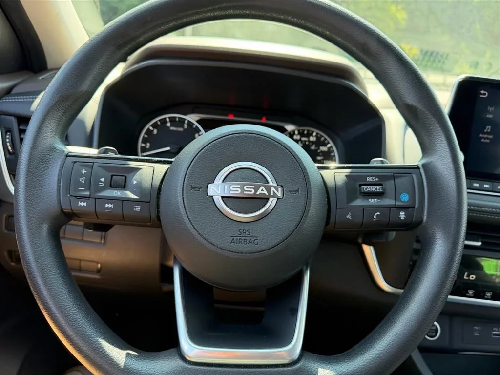 Used 2023 Blue Nissan SV image 18