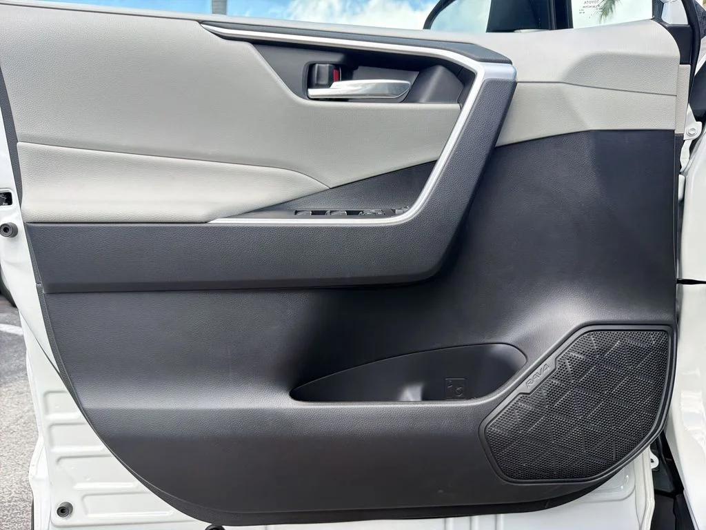 Used 2025 White Toyota XLE image 29