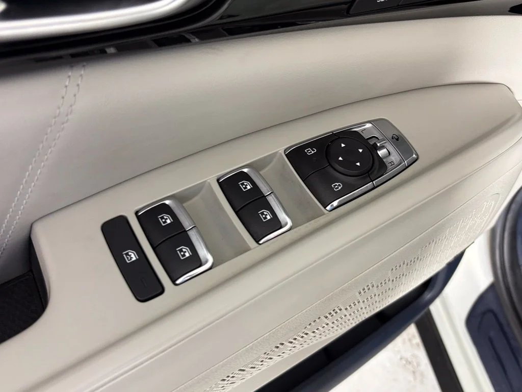Used 2025 White Kia SX Prestige image 14