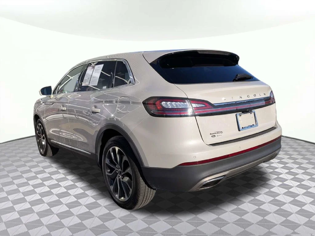 Used 2022 Pearl Metallic Lincoln Reserve image 5