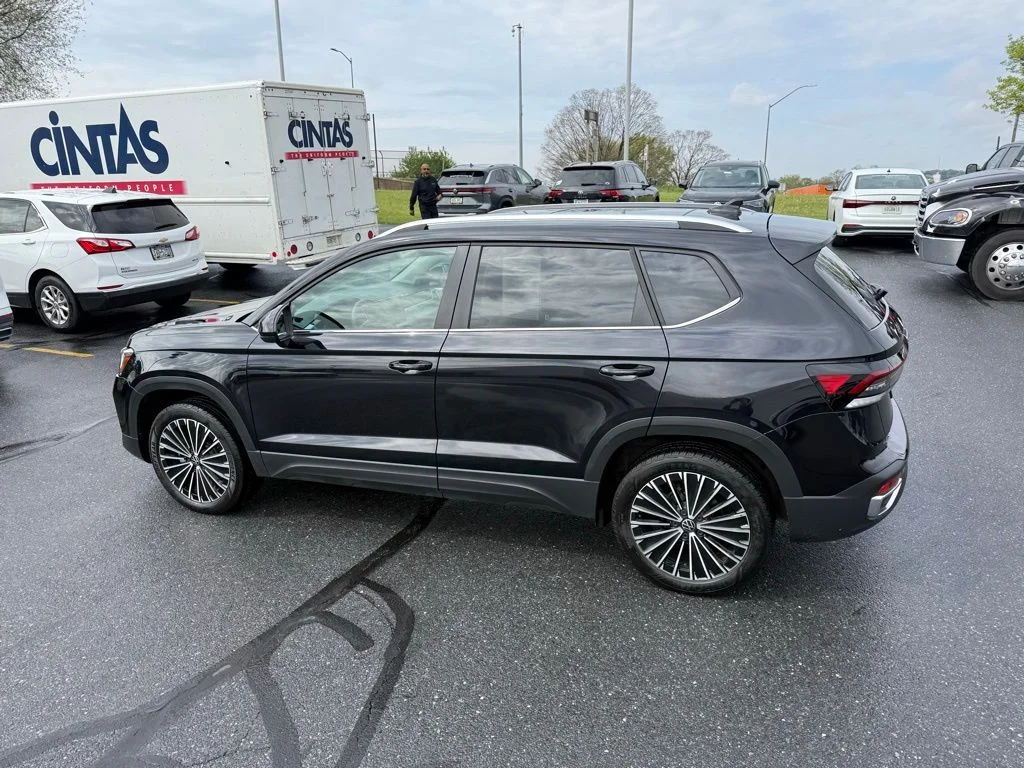 2025 Volkswagen Taos SE - Photo 10