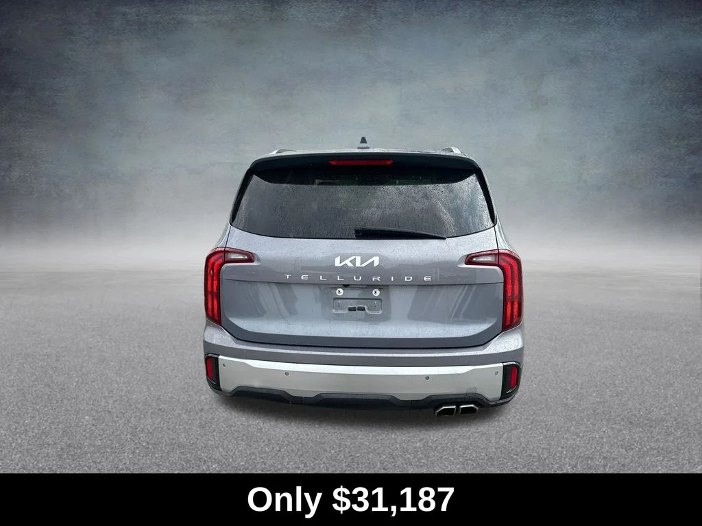 Used 2024 Silver Kia S image 4