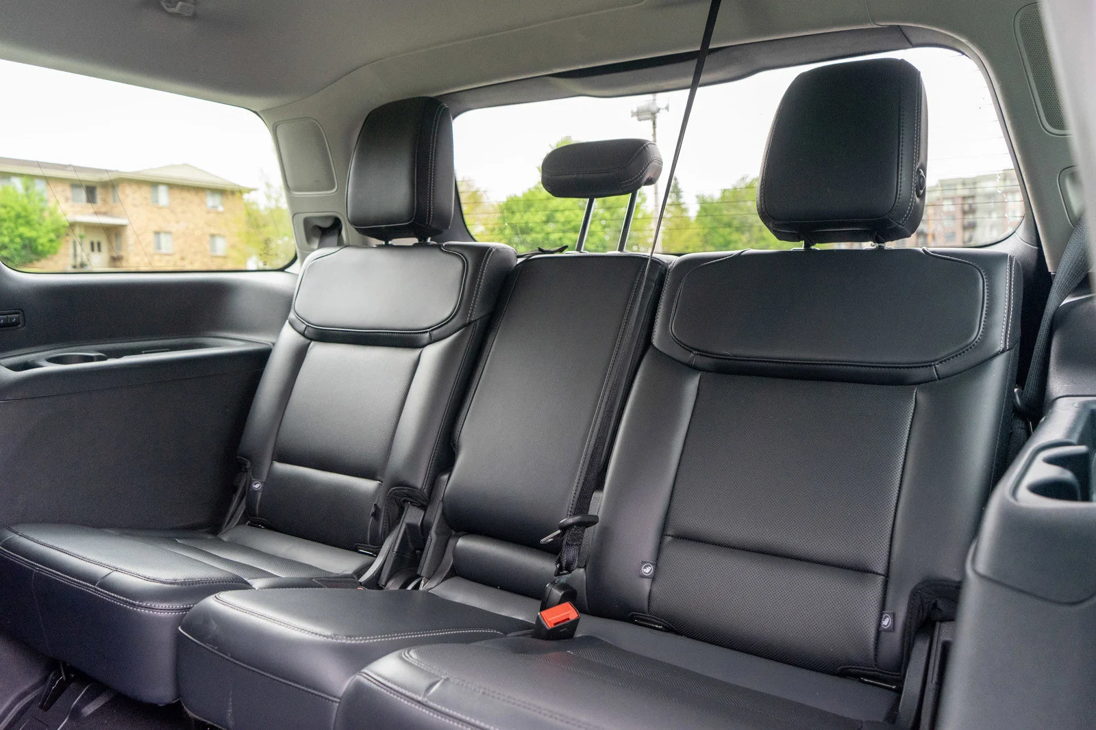 Used 2025 Black Metallic Ford Platinum image 37