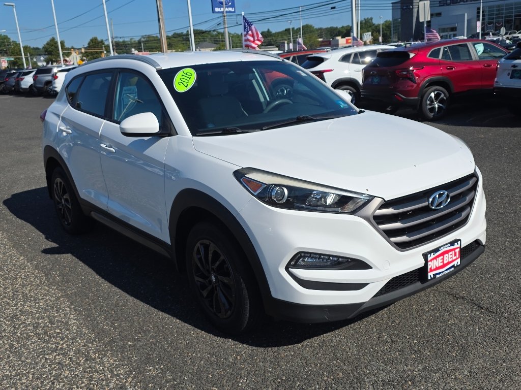 Used 2016 Dazzling White Hyundai SE image 9