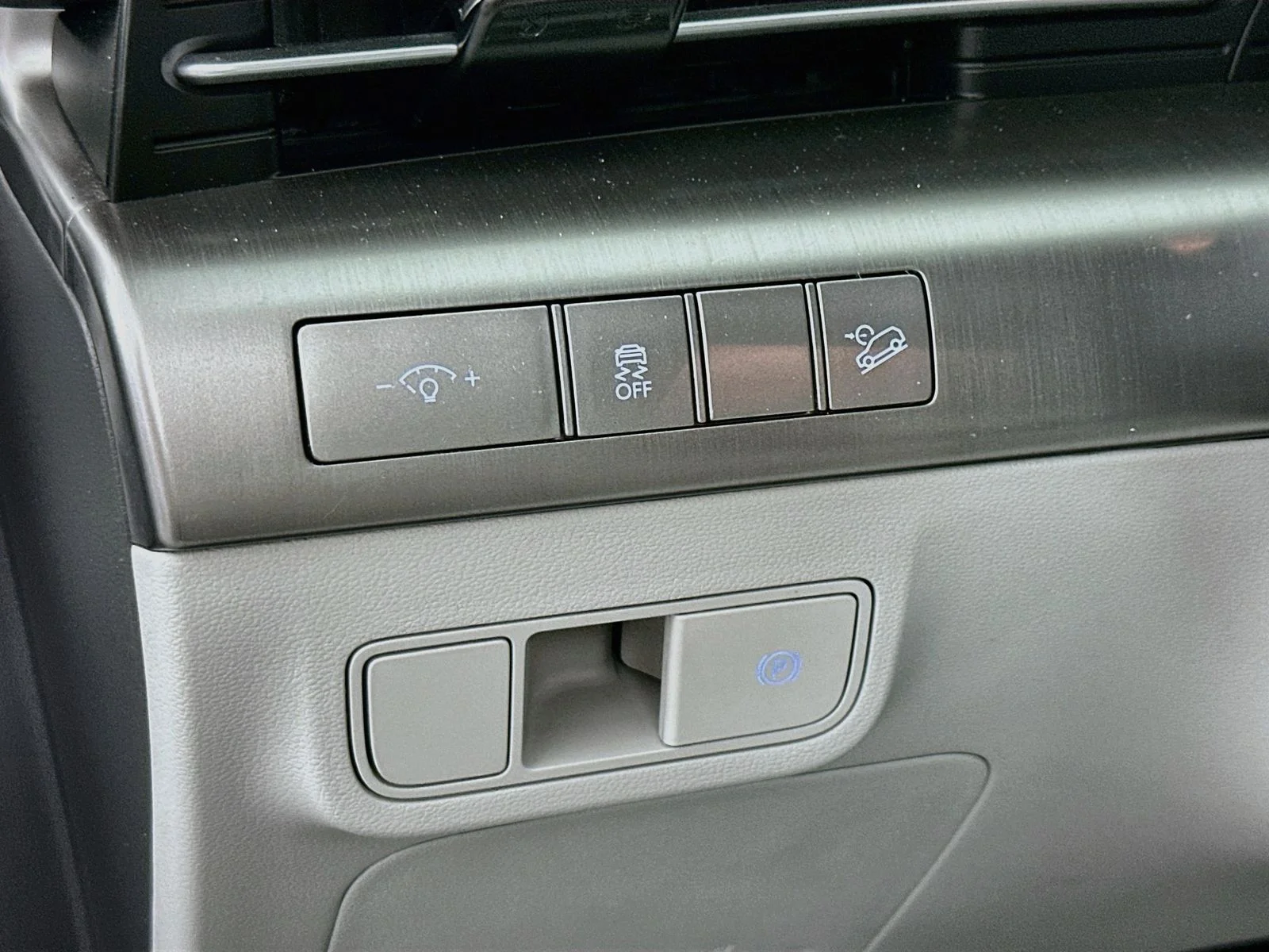 Used 2025 Atlas White Hyundai SEL image 10