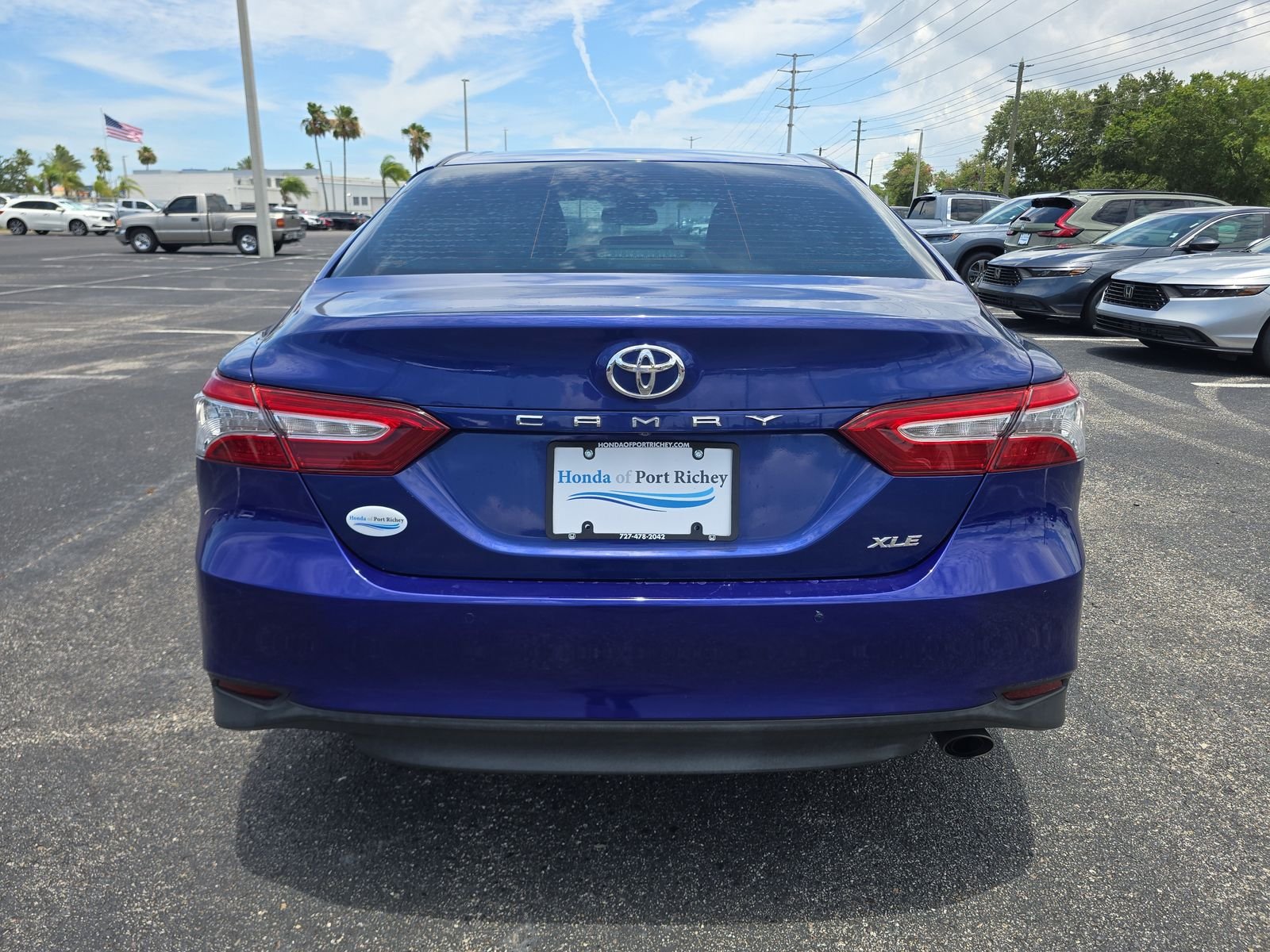 Used 2018 Blue Toyota XLE image 4