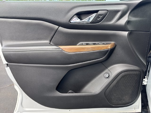 Used 2018 SUMMIT WHITE GMC SLE image 10