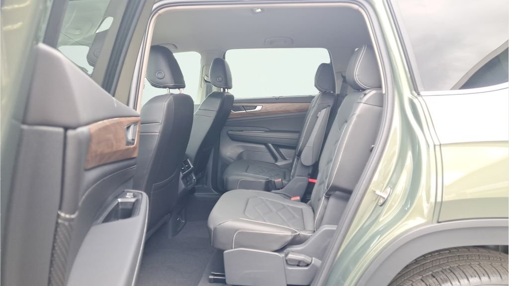 New 2026 Green Volkswagen 2.0T SE w/Technology image 13