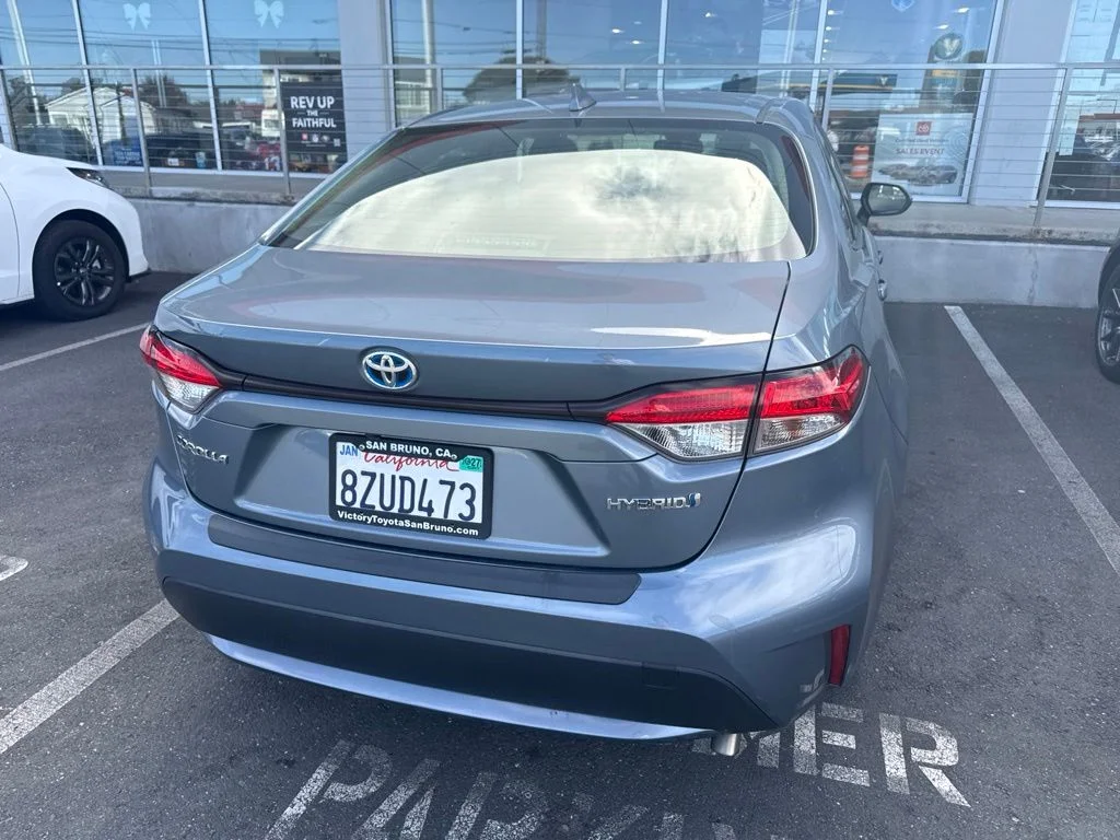 Used 2022  Toyota LE image 8