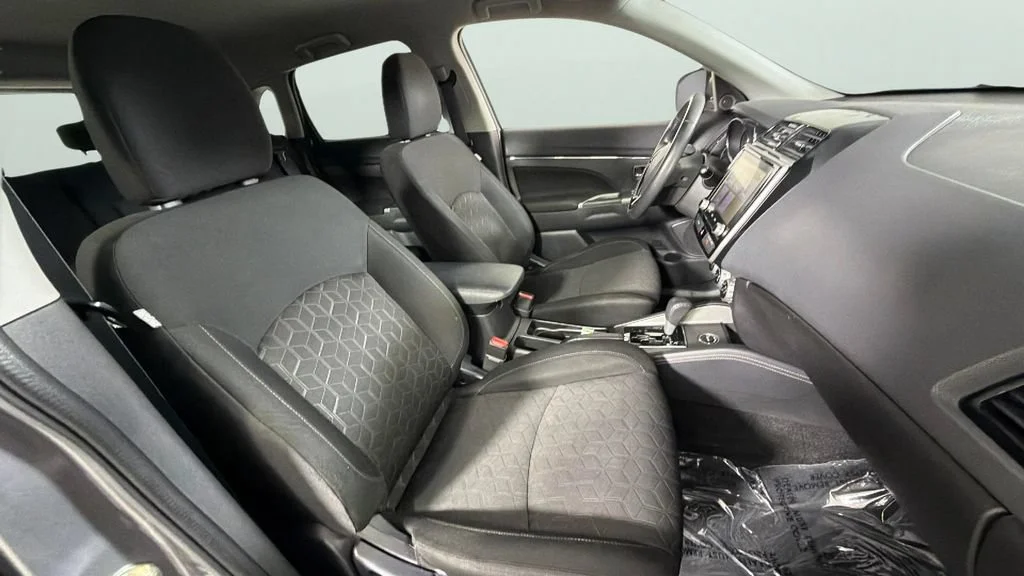 Used 2020  Mitsubishi ES 2.0 image 32