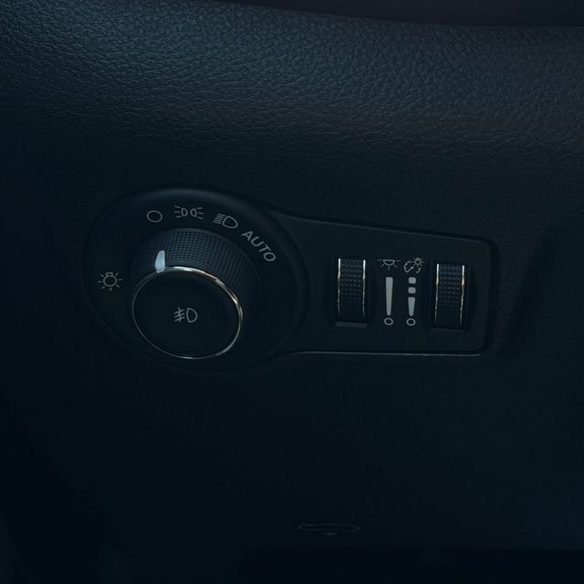 Used 2024 White Jeep Latitude image 22