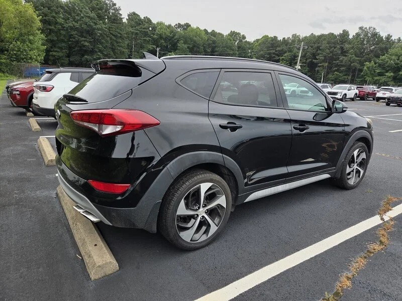 Used 2018 BLACK HYUNDAI VALUE image 5