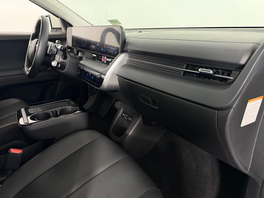 Used 2025 White Hyundai SEL image 32