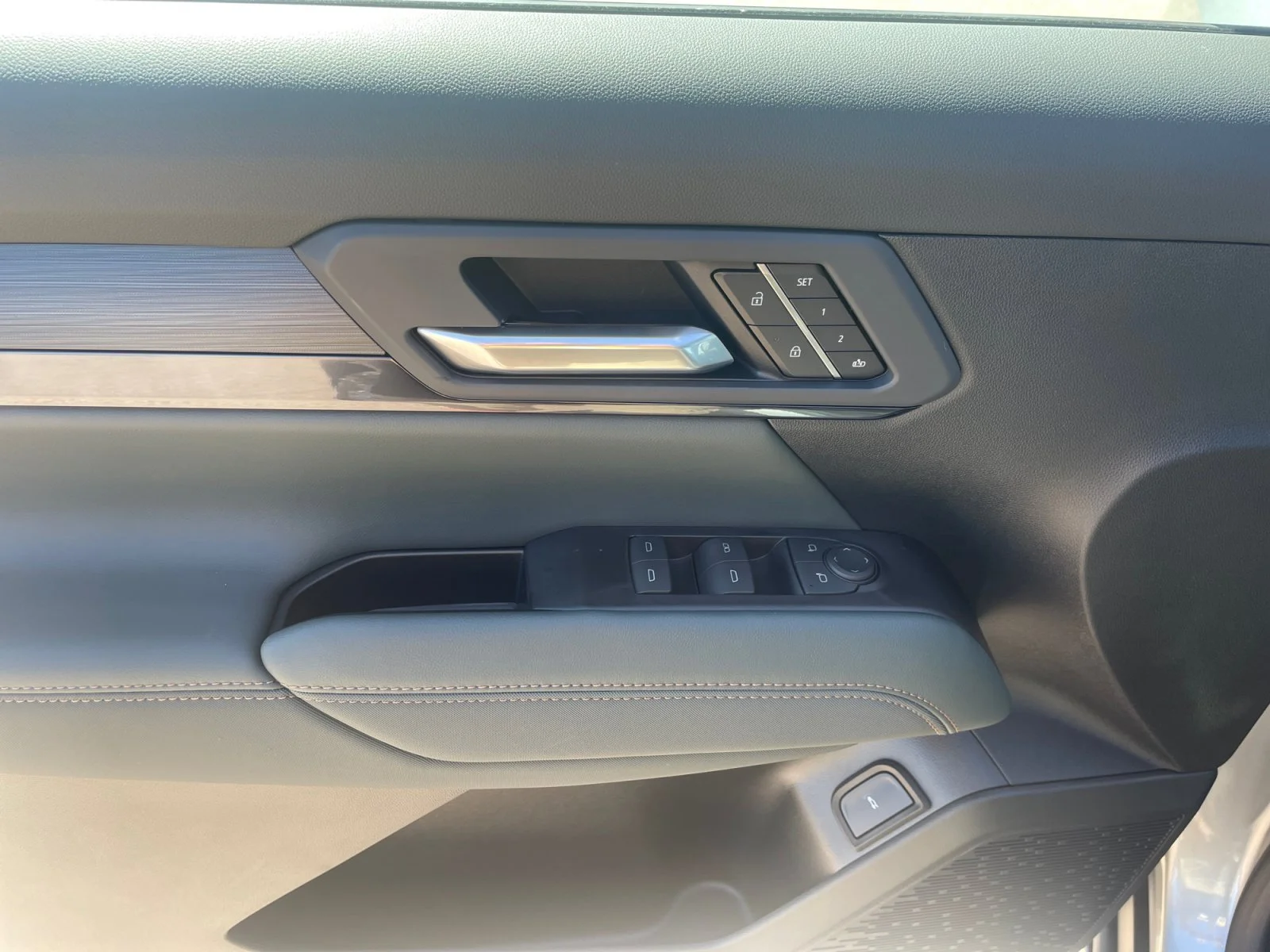 New 2027 Sterling Metallic GMC AWD AT4 image 17