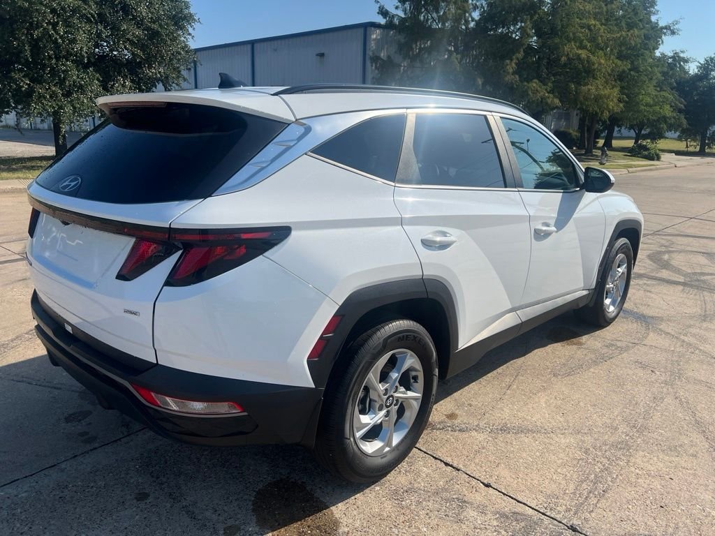 Used 2024 White Hyundai SEL image 13