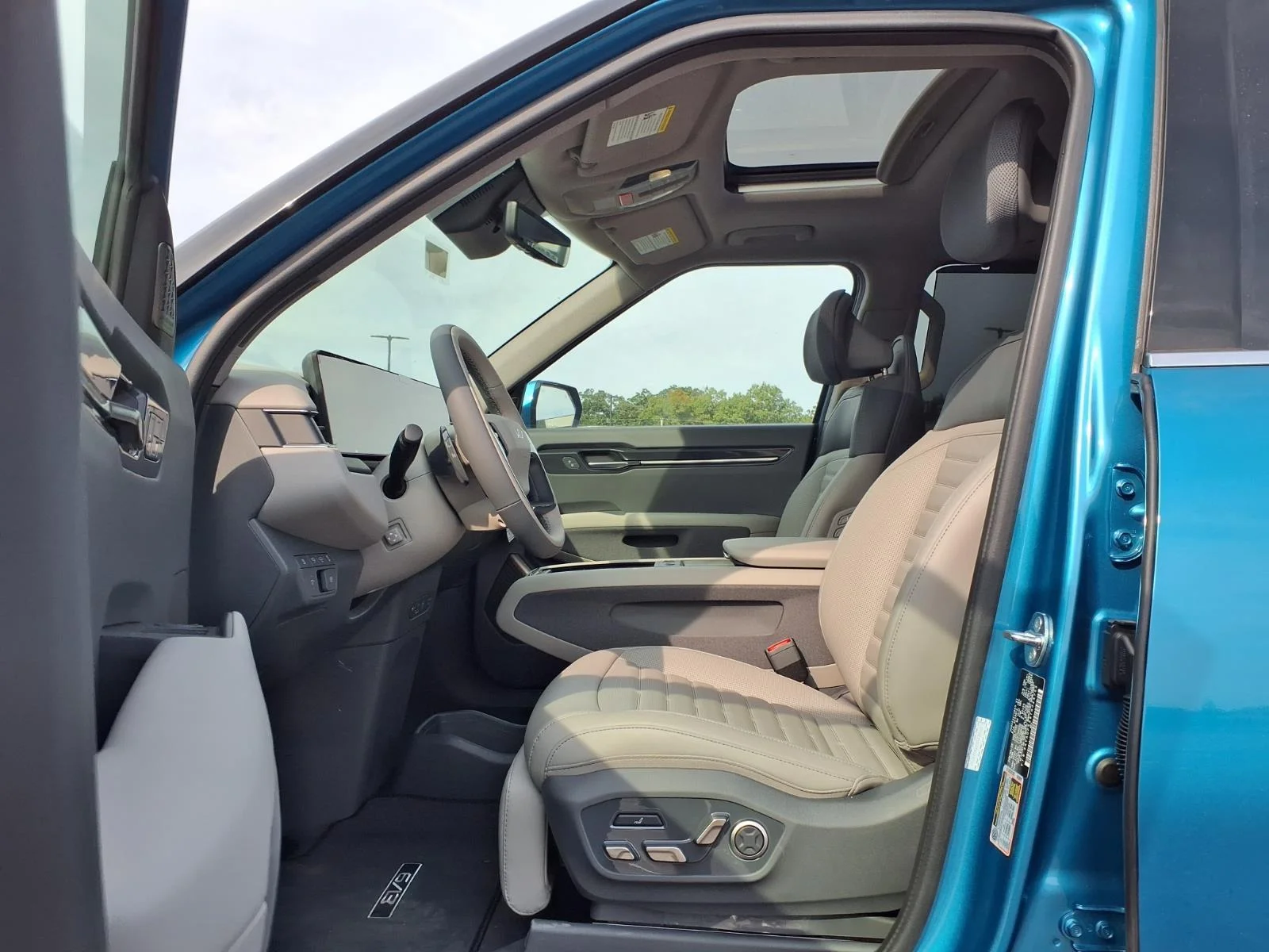 New 2026 Ocean Blue Kia Land image 14