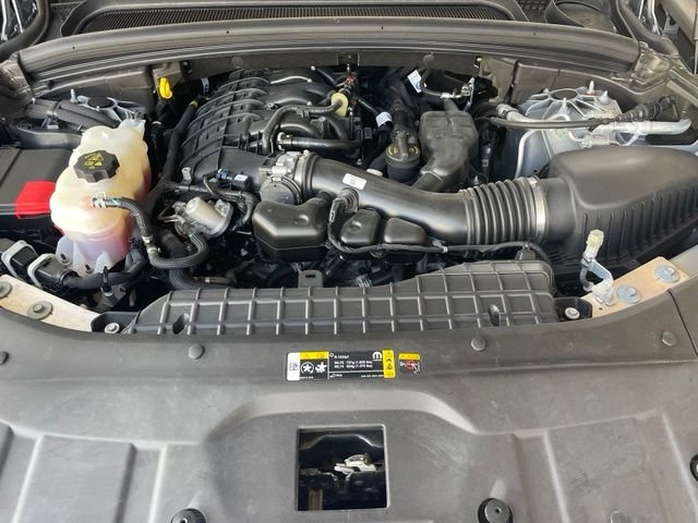 Used 2025 Silver Jeep Laredo image 29