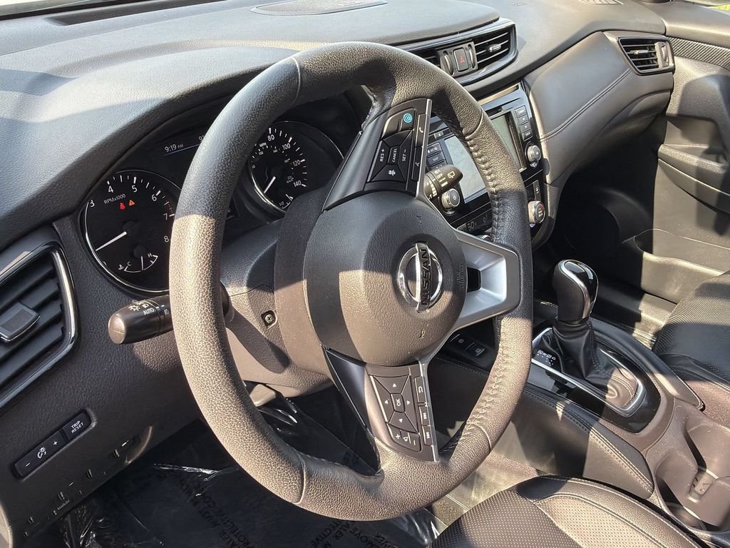 Certified Used 2020 White Nissan SL image 11