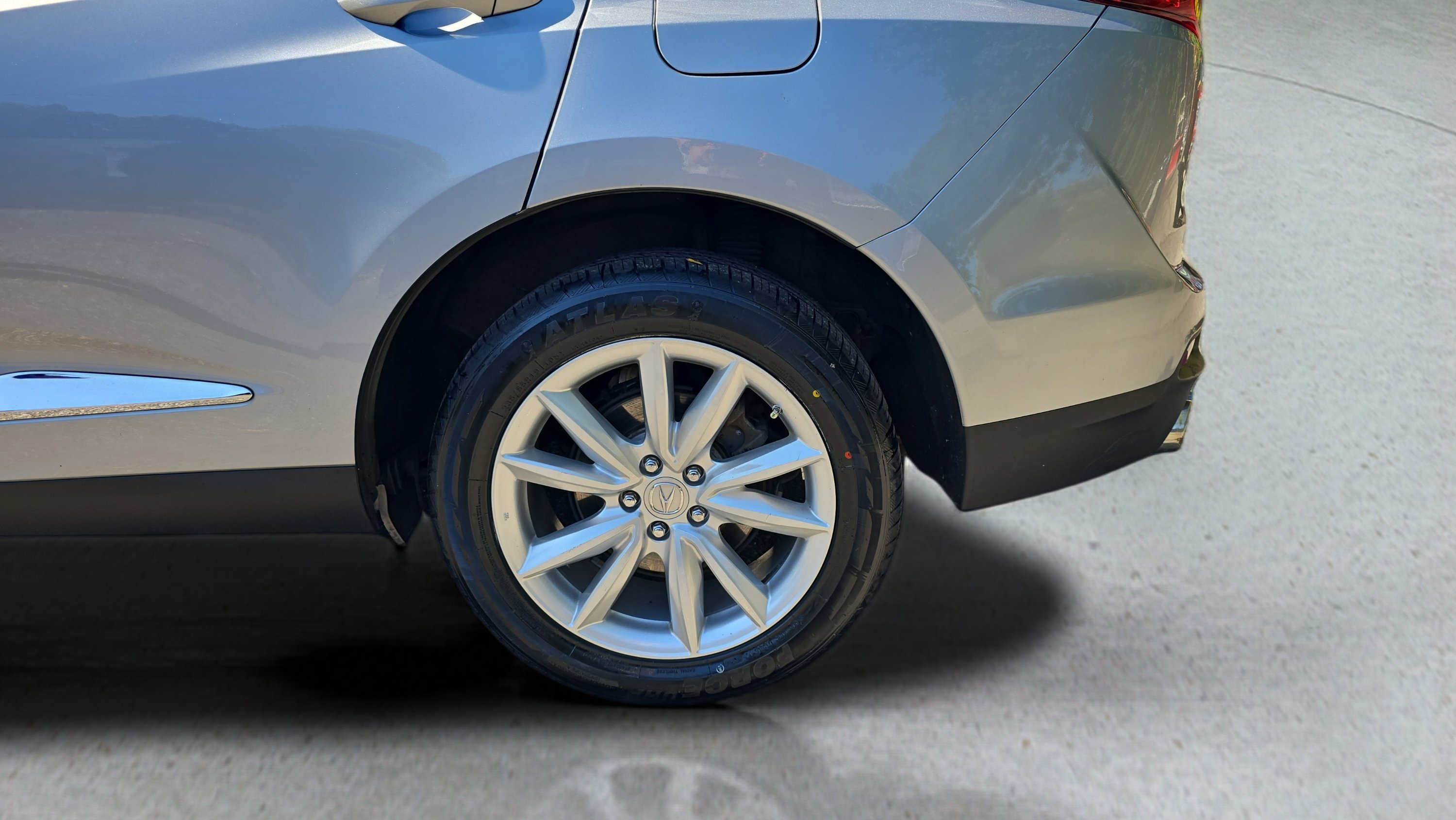 Used 2019 Silver Acura SH-AWD image 29
