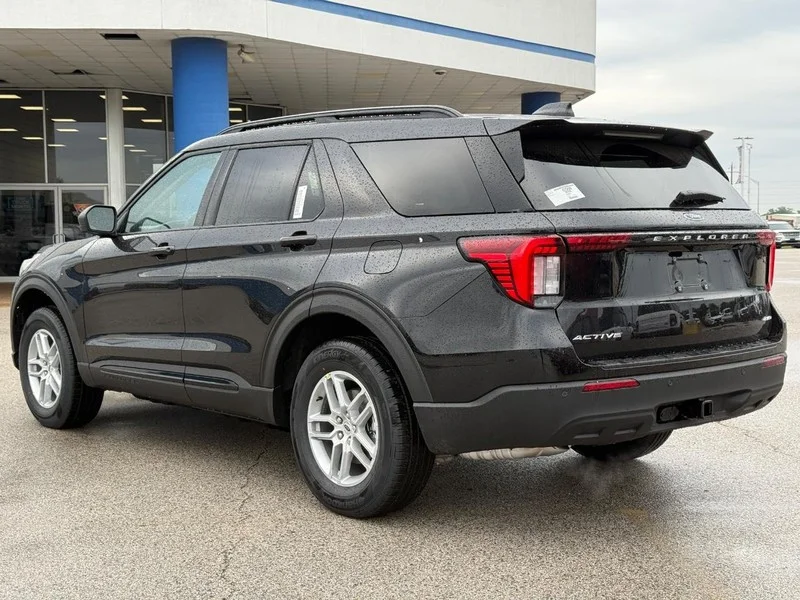 New 2026 Agate Black Metallic Ford Active w/100A Pkg 4WD image 3