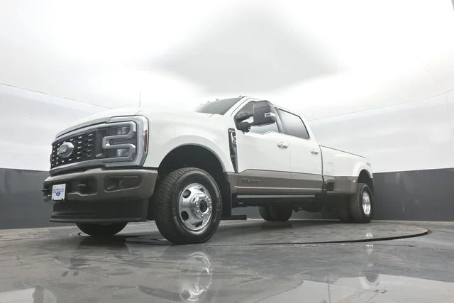 New 2026 Star White Metallic Tri-Coat Ford F-350® King Ranch® image 37