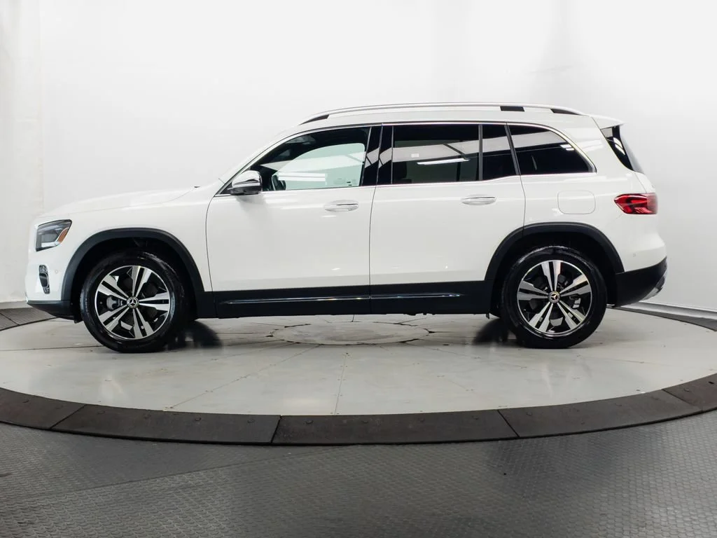 New 2026 Polar White Mercedes-Benz GLB 250 image 40