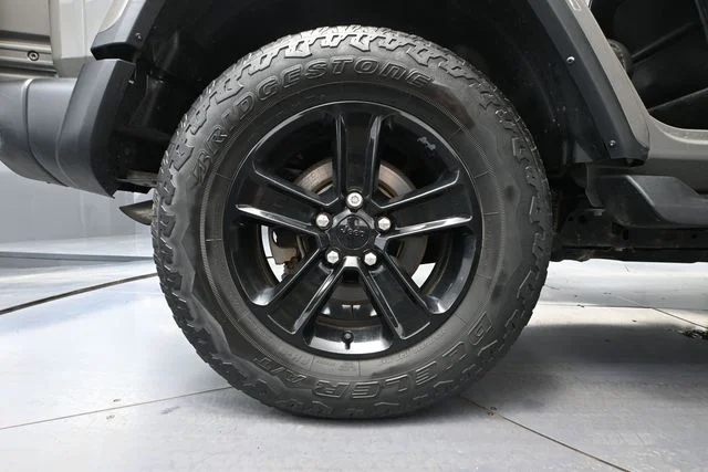 Certified Used 2022 Gray Jeep Unlimited Sahara Altitude image 17