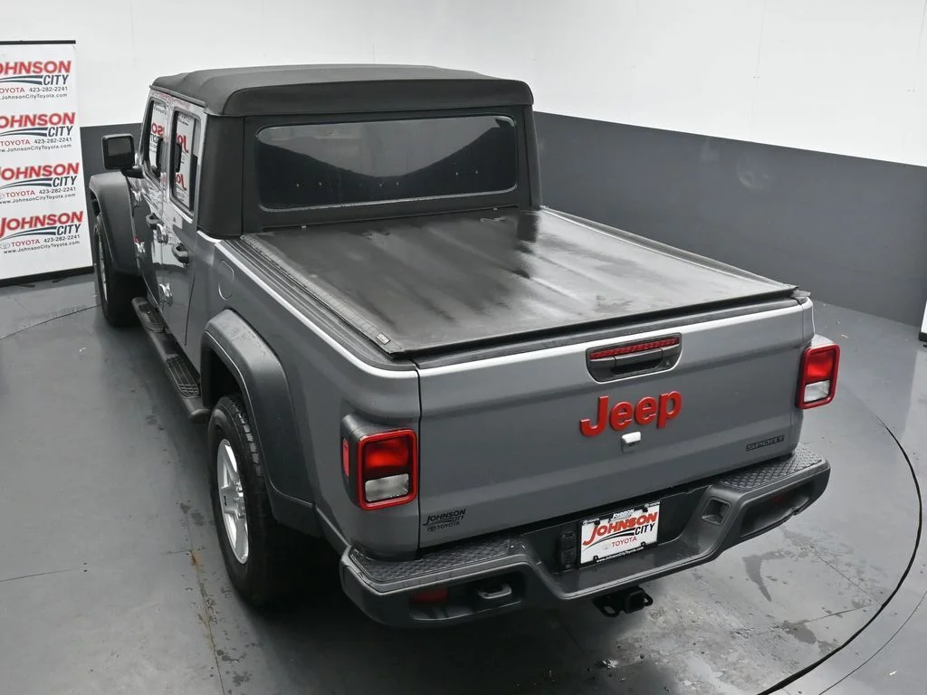 Used 2020 Silver Jeep Sport image 29