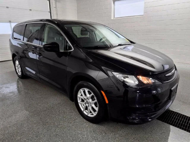 Used 2022 Black Chrysler LX image 3