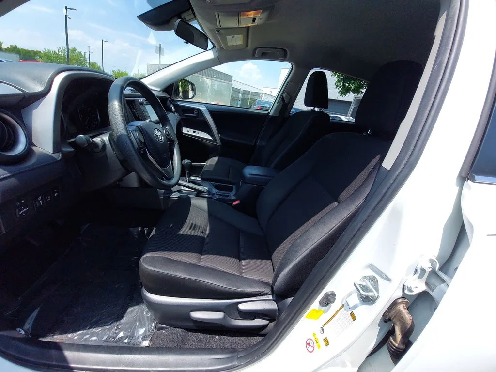 Used 2018 White Toyota LE image 14