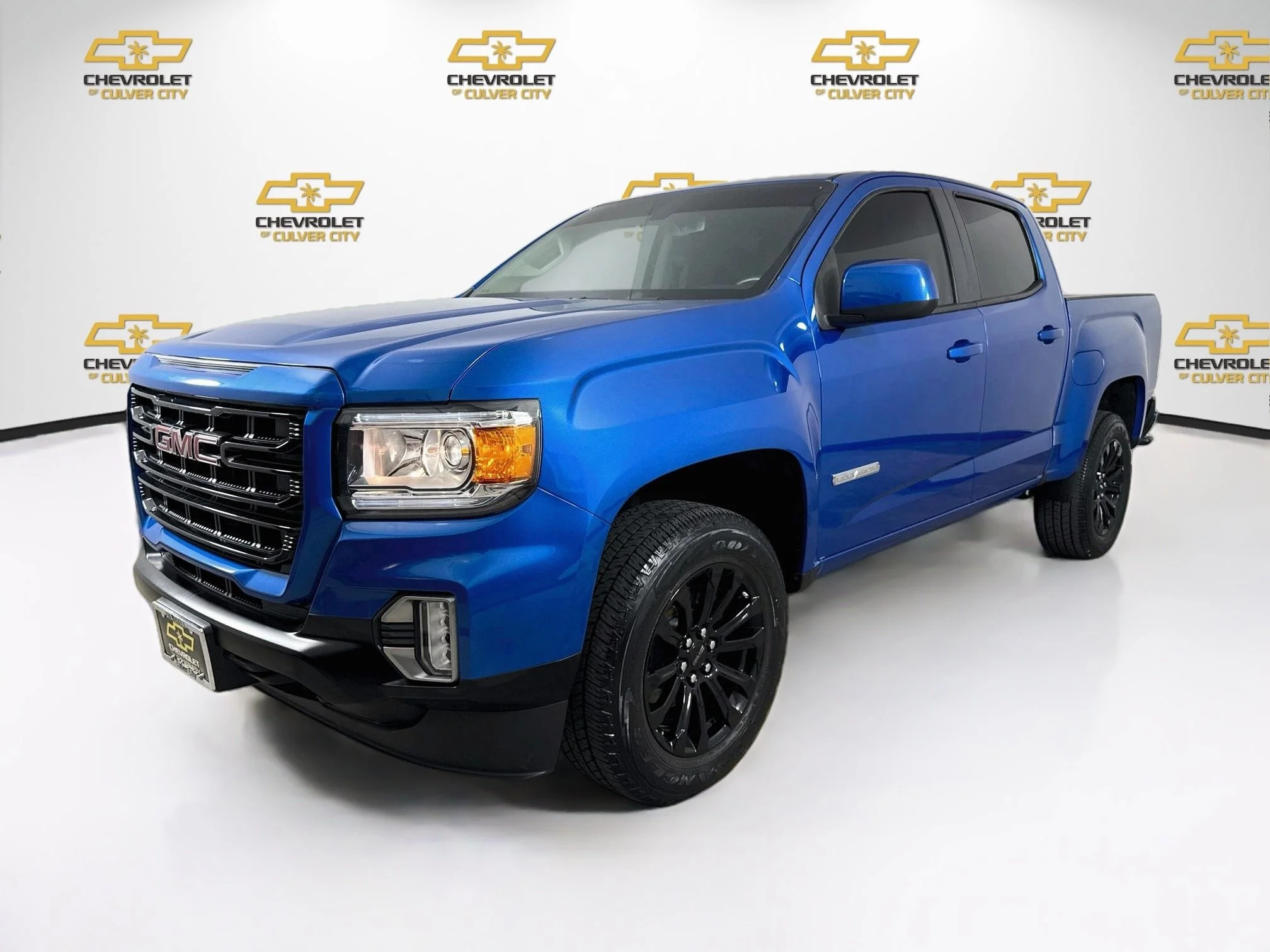 Used 2022 Dynamic Blue Metallic GMC Elevation image 3