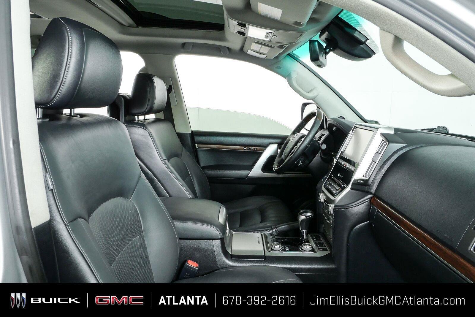 Used 2017 Classic Silver Metallic Toyota Base image 25