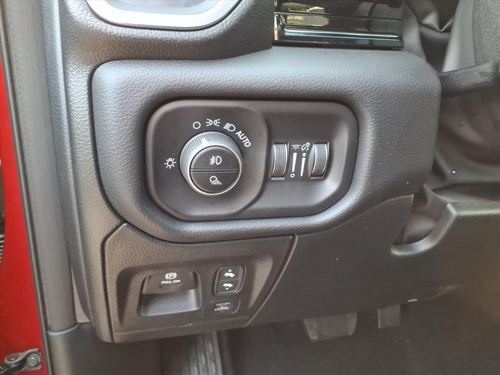 New 2026 Molten Red Pearl-Coat Exterior Paint RAM Laramie image 17
