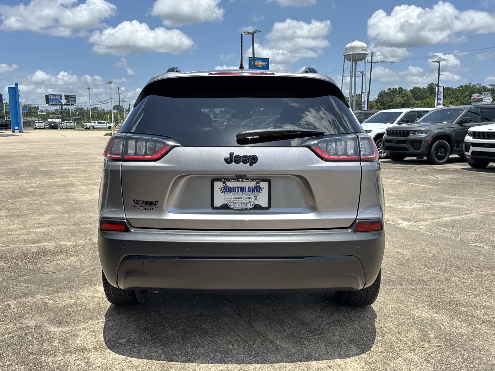 Used 2021 BILLET SILVER METALLIC CLEARCOAT Jeep Altitude image 6