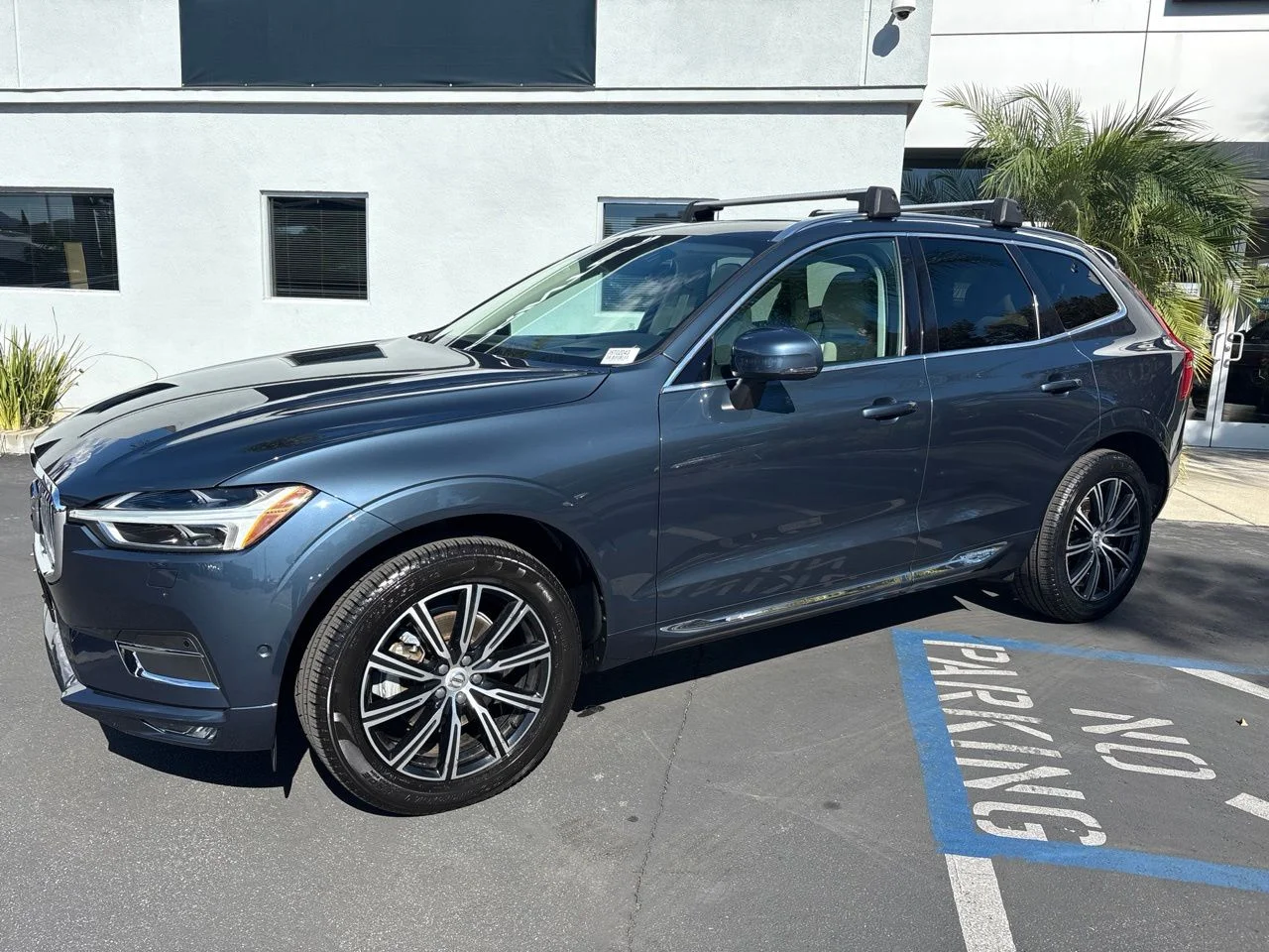 Used 2020 Blue Volvo T5 Inscription Sport Utility image 2
