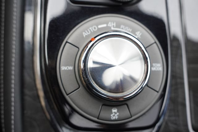 Certified Used 2020 White INFINITI LUXE image 36