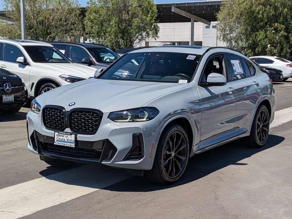 Used 2023 Gray BMW xDrive30i image 2